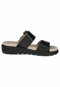 Sandal cu talpă plată din piele neagră, cu două curele late, branț căptușit și o talpă din cauciuc groasă și texturată pentru aderență.