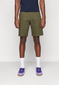 GAP - ESSENTIAL SHORT - Shorts - black moss Miniatyrbild 1