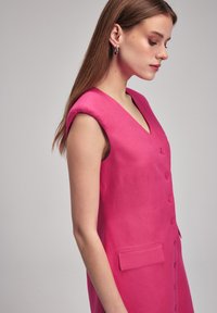 adL CUT-OUT DETAILED - Abito a camicia - fuschia
