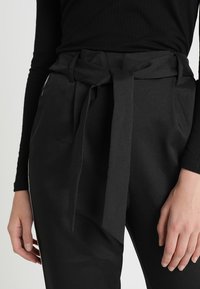 Jennyfer Trousers - black