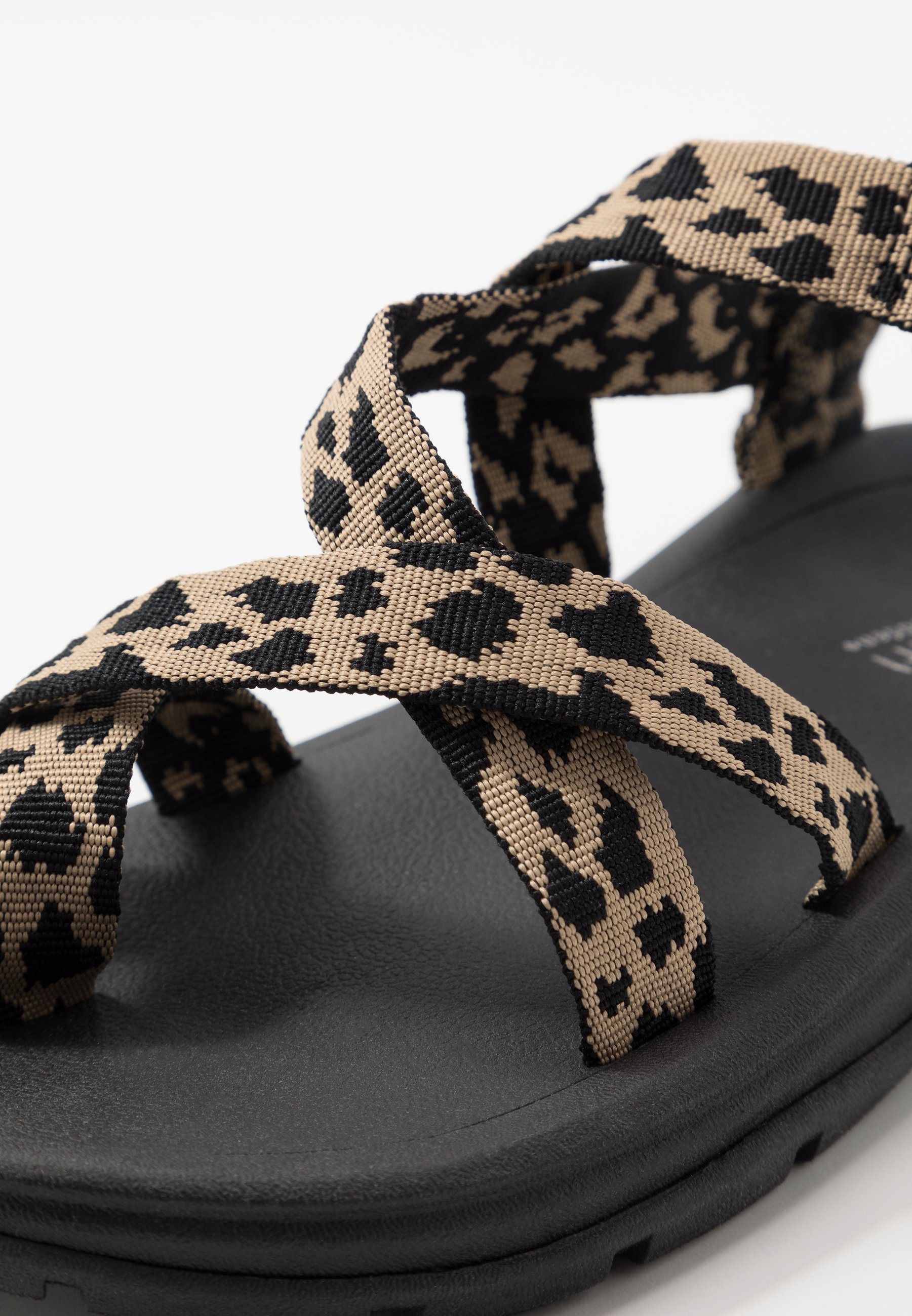 madden girl sun outdoor sandals