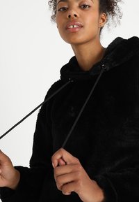 Urban Classics LADIES SHORT HOODY - Hoodie - black