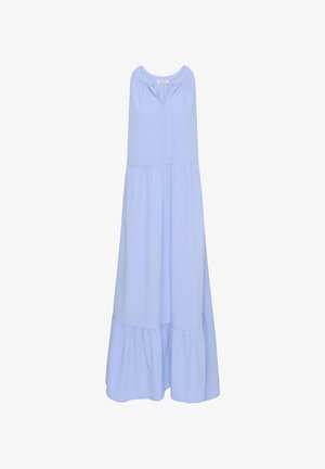 Jasnoniebieska sukienka maxi bez rękawów z dekoltem w serek i marszczonym, warstwowym dołem, wykonana z lekkiego materiału.