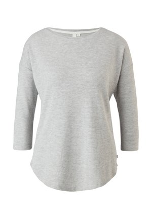 Haut gris à manches longues avec un col rond et un ourlet incurvé. Tissu doux et texturé avec une coupe décontractée ; comprend des fentes sur les côtés de l'ourlet.