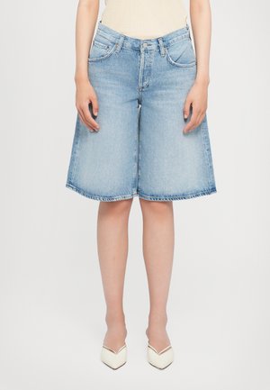 BAGGY V-SHORT - Jeansshorts - light blue