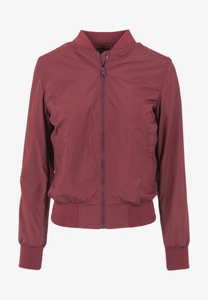 Burgundia värvi bomber-jakk, mis on valmistatud siledast ja kergest kangast, millel on tõmblukk ees, soonikkoes mansetid ja vöökoht. Omab küljetaskuid.