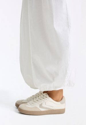 Bershka, - Sneakersy niskie