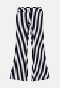 Stripete bukser med vidde i navy og hvit. Laget av et mykt stoff, med en tettsittende midje med elastisk belte og vide sømmer.