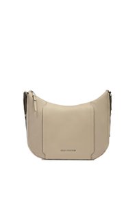 Borsa a mano in pelle beige dalla forma curva, con chiusura a zip, ampio taschino frontale e dettaglio logo discreto. Texture liscia su tutta la superficie.