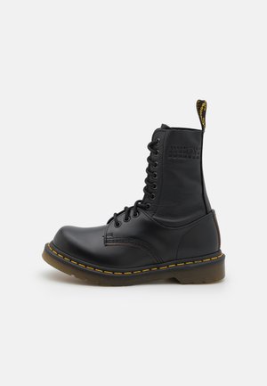 MM6 Maison Margiela 10 EYE TWISTED AND REIMAGINED - Stivaletti con plateau - black