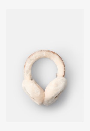 Auriculares de terciopelo de color crema con un diseño redondeado y un exterior suave. Cuentan con una diadema acolchada para mayor comodidad y detalles metálicos para mayor durabilidad.