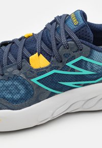 New Balance FRESH FOAM X HIERRO V8 - Løbesko trail - navy