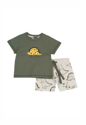 OUTFIT - Shorts - green