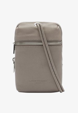 Piccola borsa a tracolla in pelle taupe con due cerniere argento e una lunga tracolla cucita.