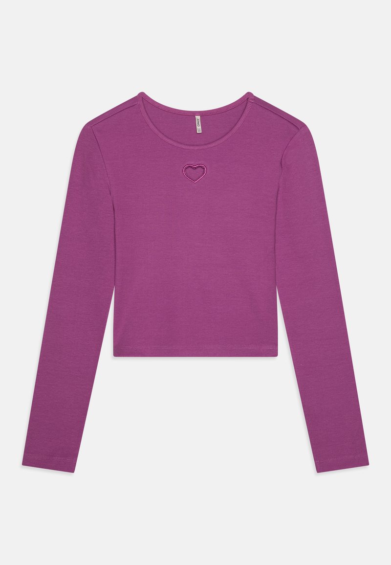 Hosszú ujjú lila crop top, kerek nyakkivágással és egy kis hímzett szívvel a mellkasi részen, puha, rugalmas anyagból készült.