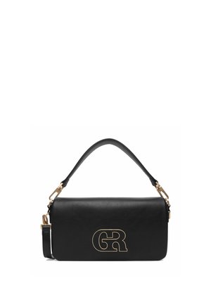 Czarna skórzana torebka z logo GR w kolorze złotym, krótkim uchwytem i odpinanym paskiem na ramię na białym tle.