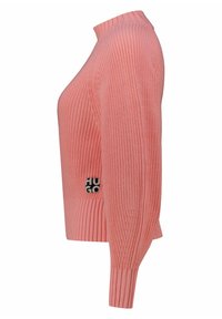 Maglione rosa a coste con collo alto e maniche lunghe. Presenta un'etichetta con logo sul lato e un orlo aderente.