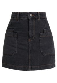 Černá džínsová sukně s vysokým pasem, dvěma předními kapsami a kontrastním oranžovým šitím. Klasický tvar do A a měkká textura.