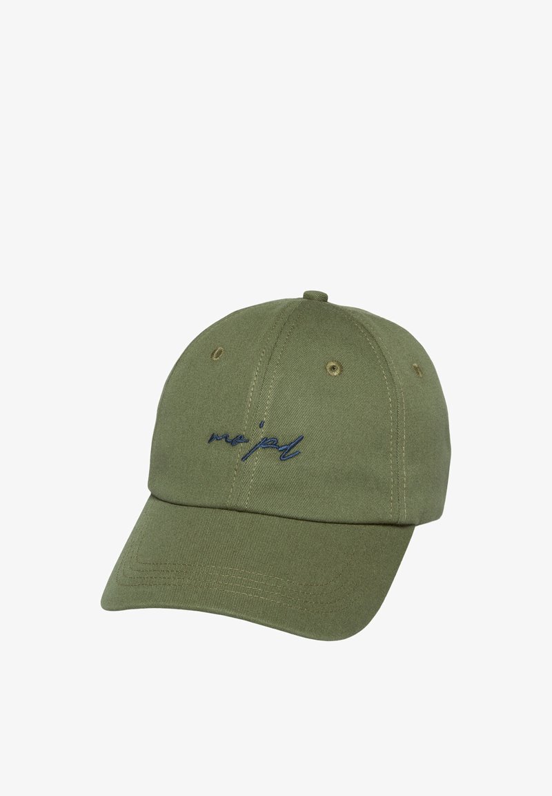 Olijfgroene katoenen baseballpet met blauwe geborduurde tekst en zes ventilatiegaatjes op de kroon. Gebogen klep.