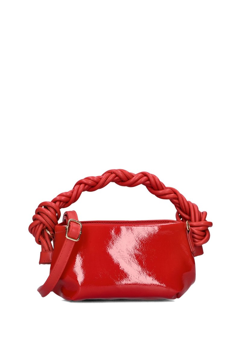 Rode lakleren handtas met een gedraaide touwhandgreep, perfecte voor een gladde afwerking en een verstelbare strap. Compact en gestructureerd ontwerp.