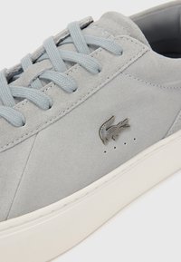 Lacoste COURT  - Športni copati - grey/off white