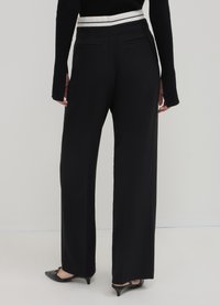Calliope CON PINCES - Stoffhose - nero