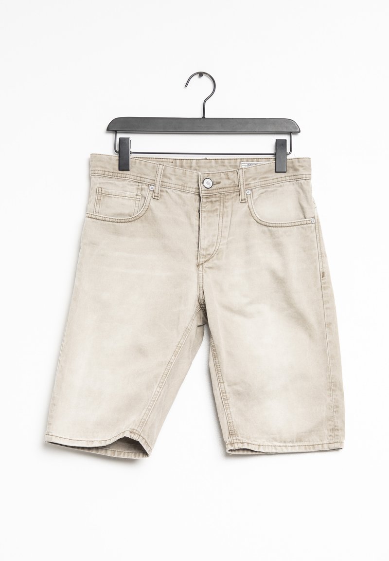 Pantalones cortos de denim beige con un corte relajado, que cuentan con cinco bolsillos, pasadores para cinturón, cierre de botón en la parte frontal y un ligero desvanecimiento en la tela.