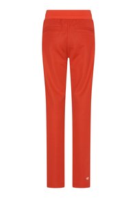 Czerwone dresowe spodnie z miękką teksturą, elastycznym paskiem w talii i dwoma tylnymi kieszeniami, charakteryzujące się prostym krojem nogawki i minimalnym logo.