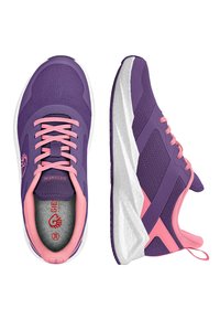 Fioletowe buty sportowe z siateczkową cholewką, różowymi akcentami i białą podeszwą. Posiadają zaokrąglony nosek, sznurowadła oraz logo na wkładce.