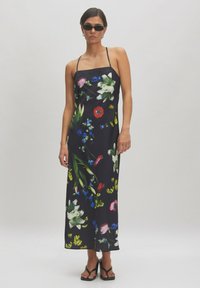 Maxikleid mit Blumenmuster und Spaghetti-Trägern; dunkler Hintergrund mit pinken, roten, blauen und grünen Blumen; glatter, leichter Stoff.
