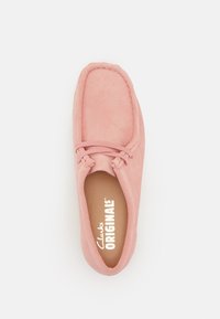 Clarks Originals WALLABEE Casual lace-ups blush pink/pink