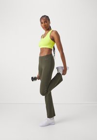 Champion TECH FLARE LEGGINGS - Pajkice - dark green