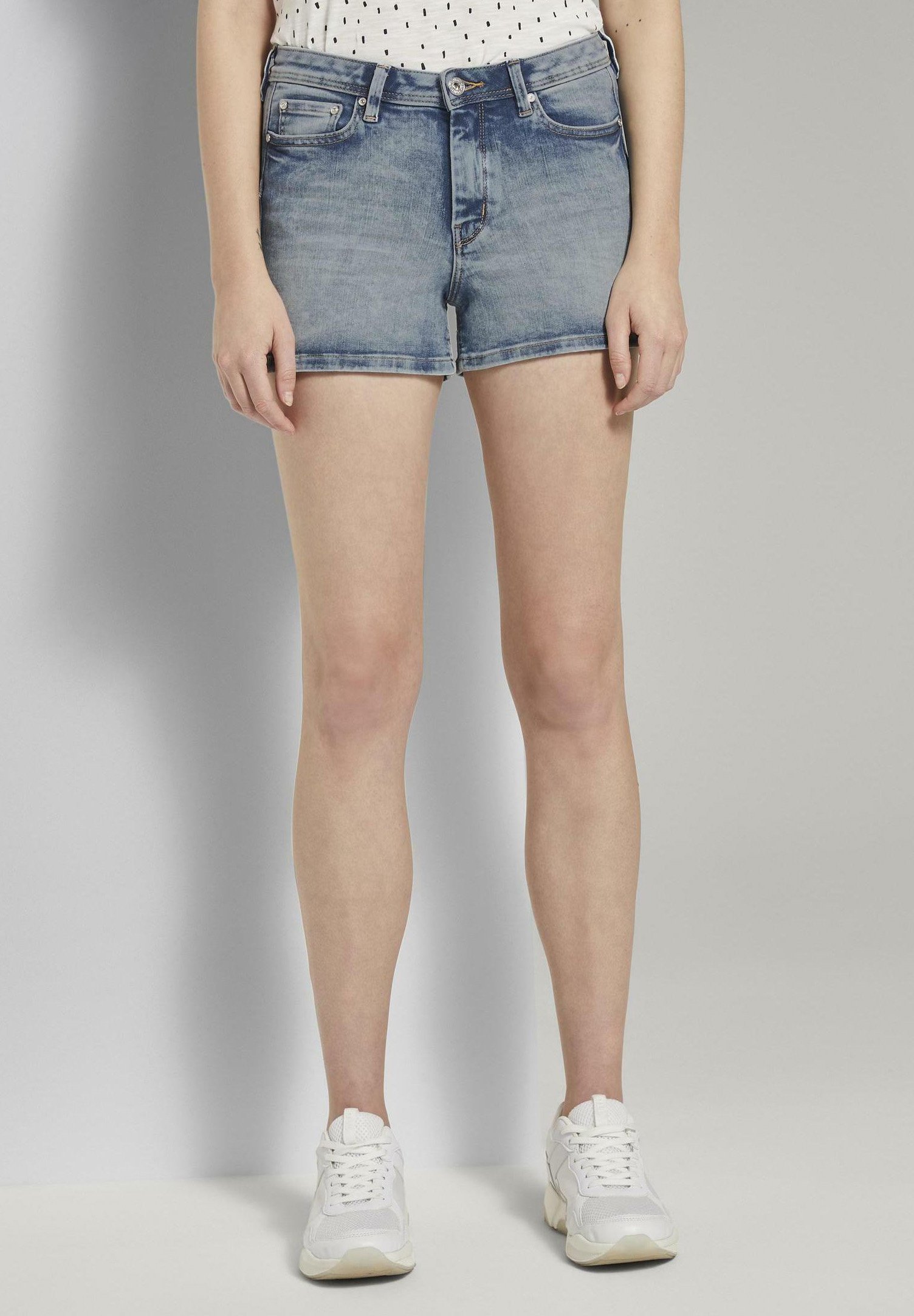 TOM TAILOR DENIM MIT PUSH UP EFFECT - Jeans Shorts - moon wash mid blue  denim/blue denim - Zalando.de