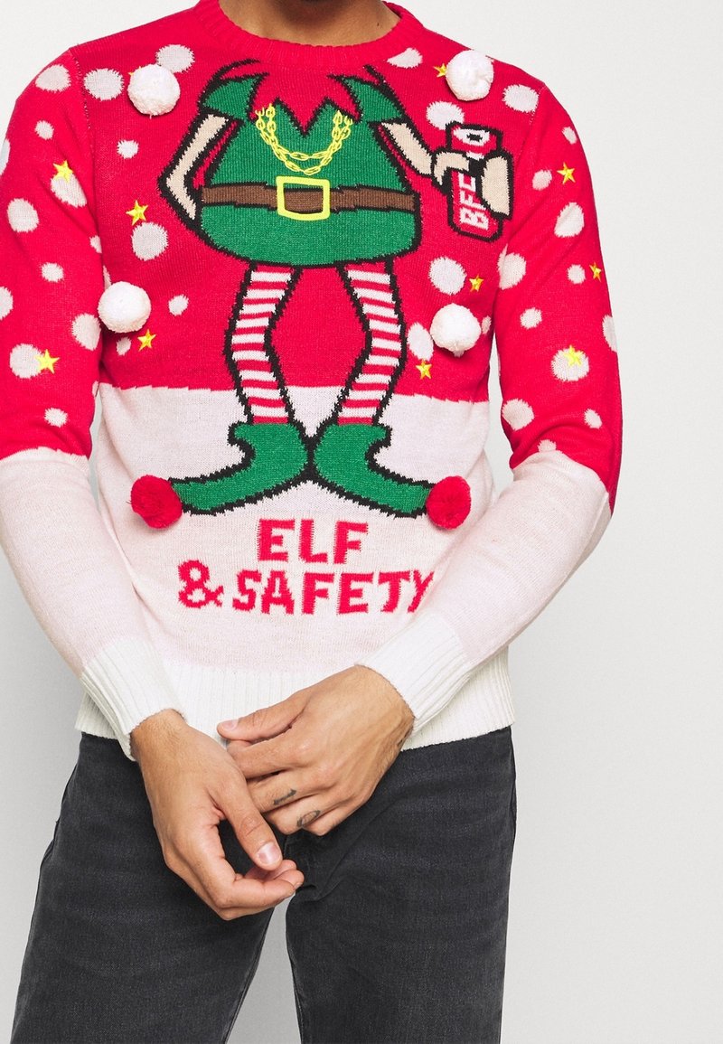 Roter und weißer Weihnachtspullover mit Elfenbeinen, Pompons, Schneeflocken, Sternen und dem Text "ELF & SICHERHEIT" auf der Vorderseite.