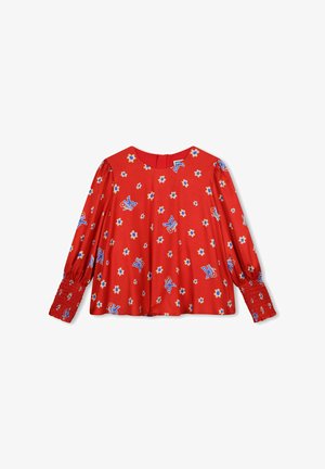 Rode blouse met lange mouwen, versierd met bloemen- en vlinderpatronen. Heeft een ronde halslijn en geplooide manchetten voor extra textuur.