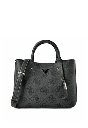 Zwarte Guess-handtas met dubbele handvatten, verstelbare schouderriem, subtiel logopatroon en een bevestigd sleutelhangerdetail met merknaam.
