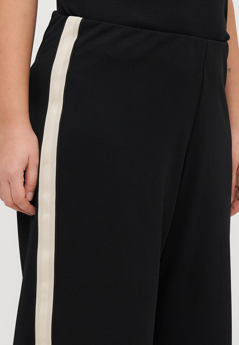 Vero Moda Curve VMBERLIN WIDE PANEL CUR Trousers black