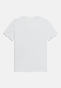 Απλό λευκό κοντομάνικο μπλουζάκι, στρωμένο επίπεδα και εμφανιζόμενο από πίσω, με στρογγυλή λαιμόκοψη και χωρίς εμφανή λογότυπα ή σχέδια.