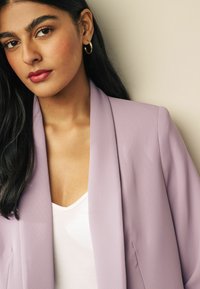 Next REGULAR FIT - Abrigo corto - purple