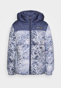 Doudoune marbrée bleu marine et blanche avec capuche, fermeture éclair frontale, poignets élastiques, et logo ellesse sur la poitrine gauche.
