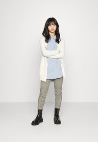 ONLY Petite ONLLESLY OPEN CARDIGAN - Casaco de malha - whitecap gray