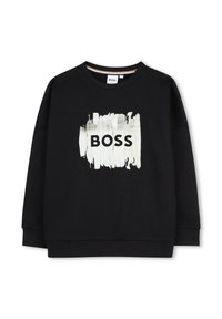 Felpa nera con un grande design a tratto bianco e la parola "BOSS" in grassetto nero. Tessuto morbido, vestibilità comoda.