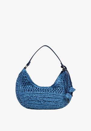 Sac hobo tissé bleu avec une seule sangle bleu foncé et deux pompons suspendus d'un côté.