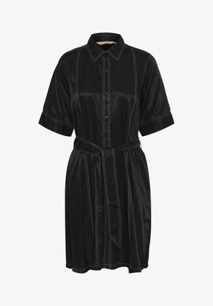 Juodas šifono suknelė, pagaminta iš satino audinio, turinti trumpas rankoves, mygtukų užsegimą priekyje ir kontrastingą baltą siuvinėjimą. Pridedamas audinio diržas.