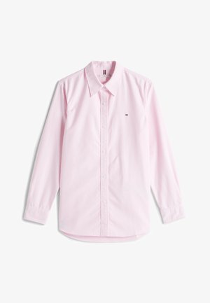 Roze gestreepte overhemd met lange mouwen, met een klassieke kraag en een klein logo op de borst. Gemaakt van gladde stof.