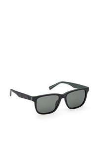 Lunettes de soleil polarisées rectangulaires noires avec des verres foncés et des branches fines sur un fond blanc.