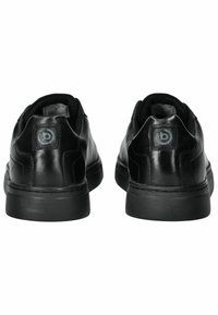 Sneaker in pelle nera con un design elegante, punta arrotondata, finitura testurizzata e un accento logo sul tallone, con suola in gomma.