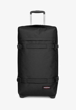 Bolsa de viaje con ruedas de color negra, con un tejido texturizado, correas ajustables, un mango telescópico y un parche con el logo en la parte frontal.