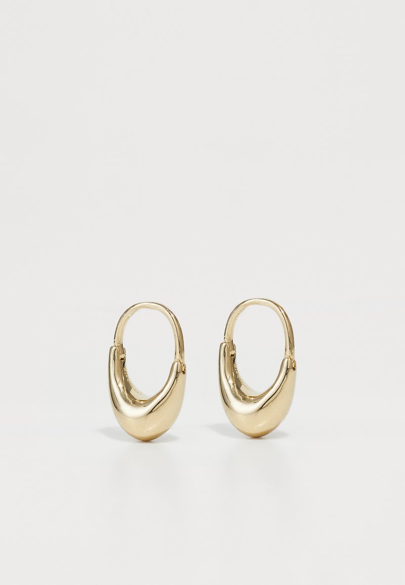 Zlate obročeve uhane s krivuljastim, tubo oblikovanim dizajnom. Glad surface s sijočo površino in brezšivnim zapiranjem z hiodtekom. Preprost in eleganten dizajn.