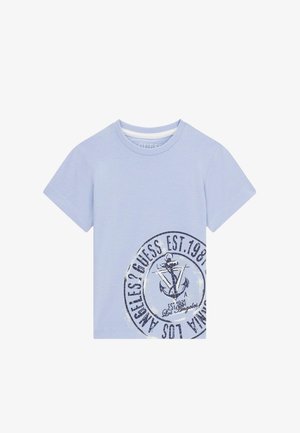 Lyseblå bomuldst-shirt med rund hals, korte ærmer og et mørkeblåt ankermotiv med teksten "Guess EST. 1981 Los Angeles."